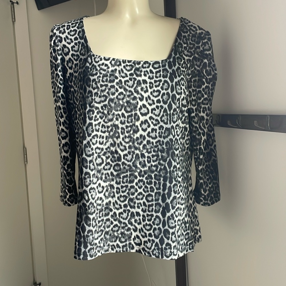 Como Vintage Super Soft Square Neck line Shirt .